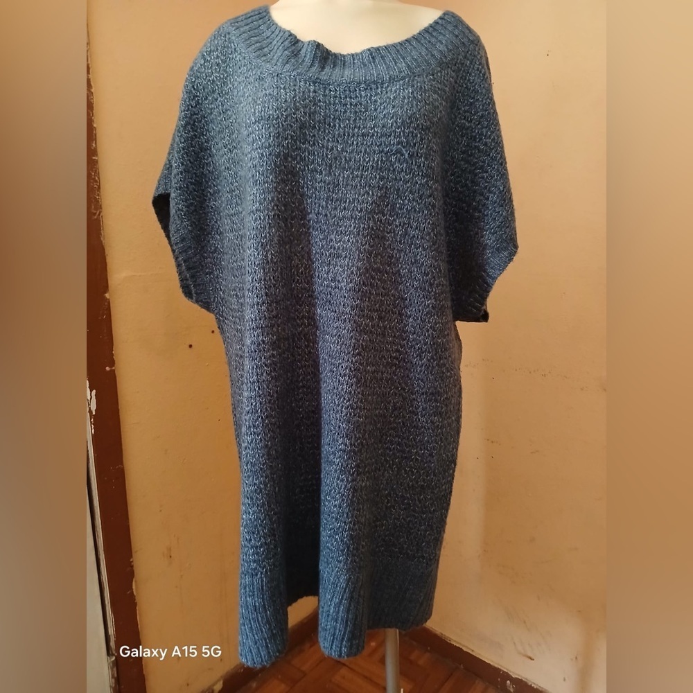 Carolyn Taylor Blue Knit Shrug Poncho